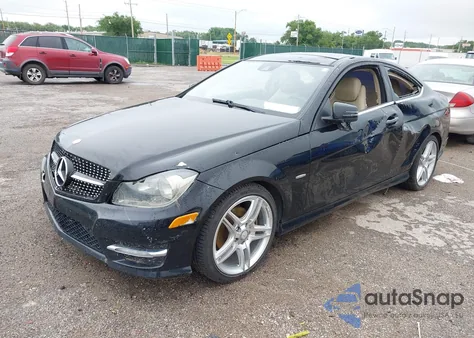 2012 Mercedes-Benz C 250 из США, поврежденный, VIN WDDGJ4HB0CF755536